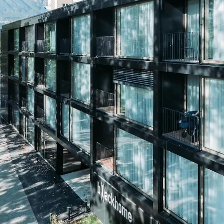 Blackhome South I Contactless Check-in Apart-hotel