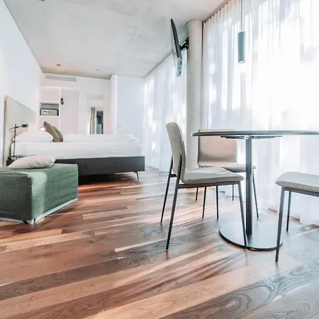 Blackhome South I Contactless Check-in Apart-hotel